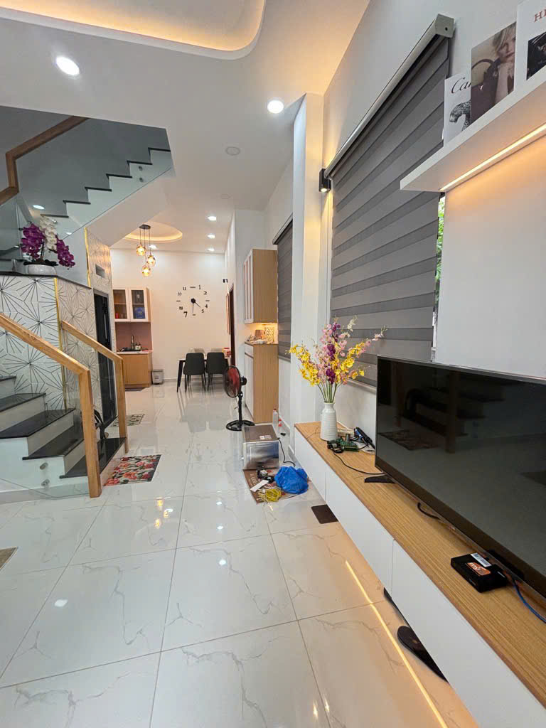 NHÀ LÔ GÓC ĐẸP NHẤT HUỲNH VĂN BÁNH  - 6.7 TỶ - DỌN Ở NGAY - SỔ HỒNG RIÊNG!