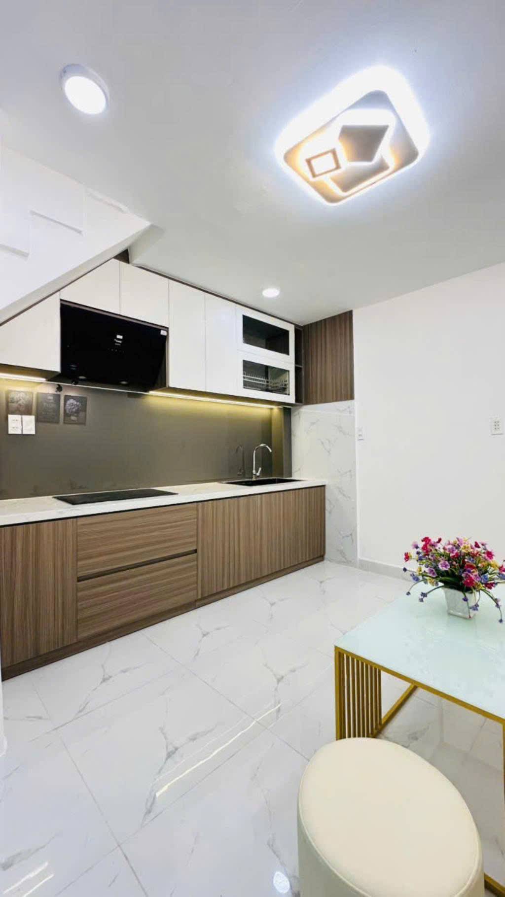 BÁN NHÀ SIÊU ĐẸP – 4 TẦNG – XÔ VIẾT NGHỆ TĨNH – FULL NỘI THẤT – Ở NGAY – GIÁ CHỈ 4,2 TỶ!