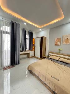NHÀ LÔ GÓC ĐẸP NHẤT HUỲNH VĂN BÁNH  - 6.7 TỶ - DỌN Ở NGAY - SỔ HỒNG RIÊNG!