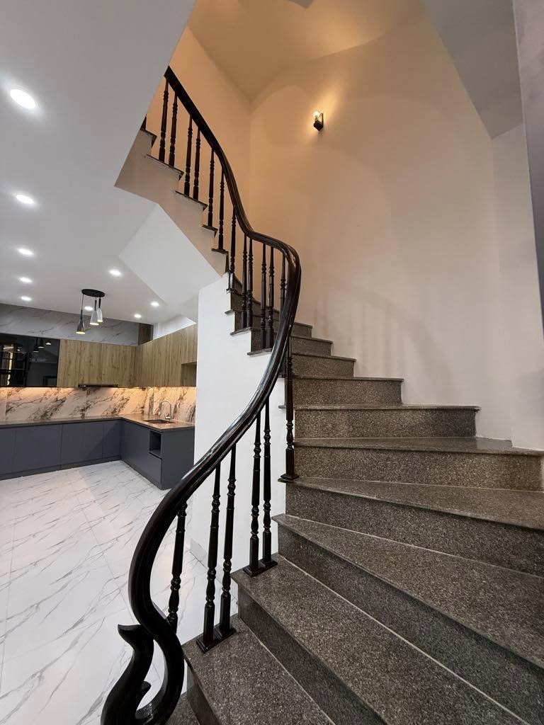 NHÀ ĐẸP ĐỐNG ĐA - LÔ GÓC BA MẶT THOÁNG SÁNG - FULL NỘI THẤT Ở NGAY.
Khâm Thiên - Trung Phụng 40M x