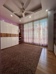NHÀ ĐẸP ĐỐNG ĐA - MẶT NGÕ THÔNG - Ô TÔ ĐỖ CỬA - KINH DOANH SẦM UẤT - GẦN PHỐ DT30m2 x 5Tầng x Chỉ hơn 9Tỷ