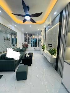 Nhỏ mà có võ, 3 ngủ, đủ công năng, ngõ thông, kinh doanh, ô tô 30m.