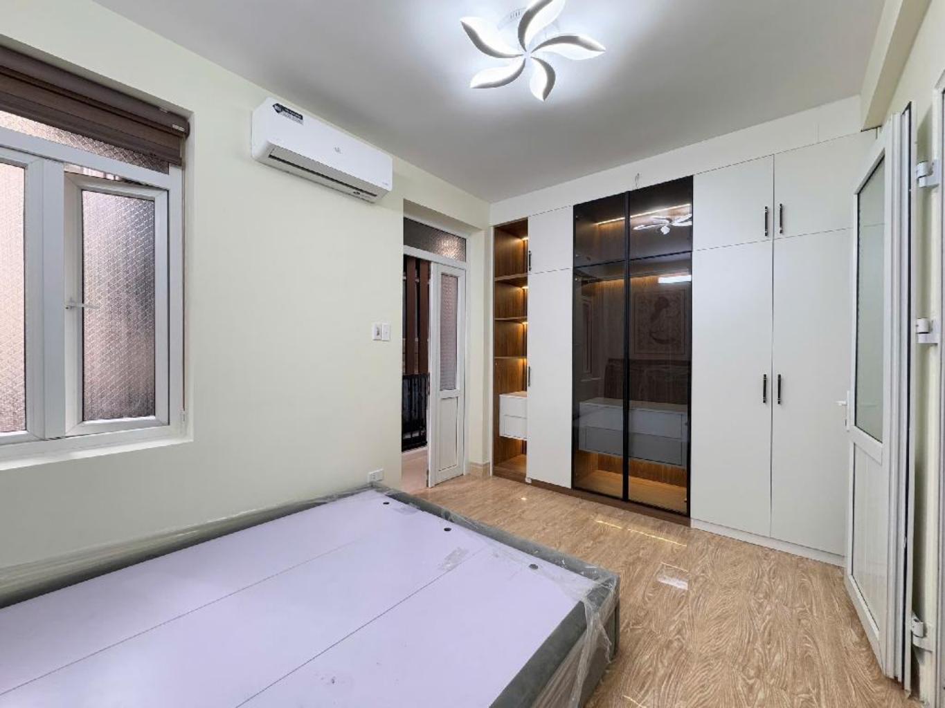 Chủ MÓT bán nhà Đê La Thành ngõ rộng, 5 tầng, nhà mới sửa, CHƯA ĐẾN 6 TỶ