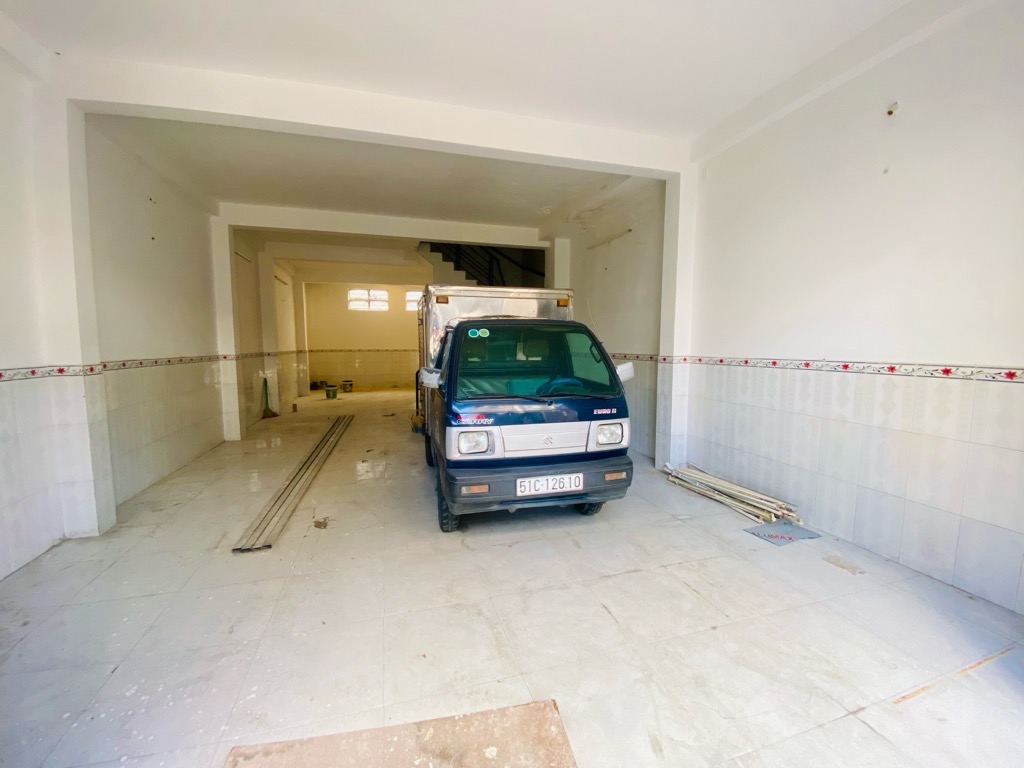 Bán nhà riêng tại Lê Văn Quới, 7,4 tỷ, 104 m2, 5PN, 4WC, giá cực chất, view đẹp, Bình Tân,