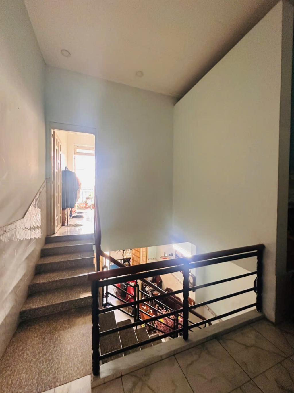 Hàng hiếm tại Liên Khu 5-6, 3,94 tỷ, 60m2, 2PN, 3WC, Bình Tân, HCM