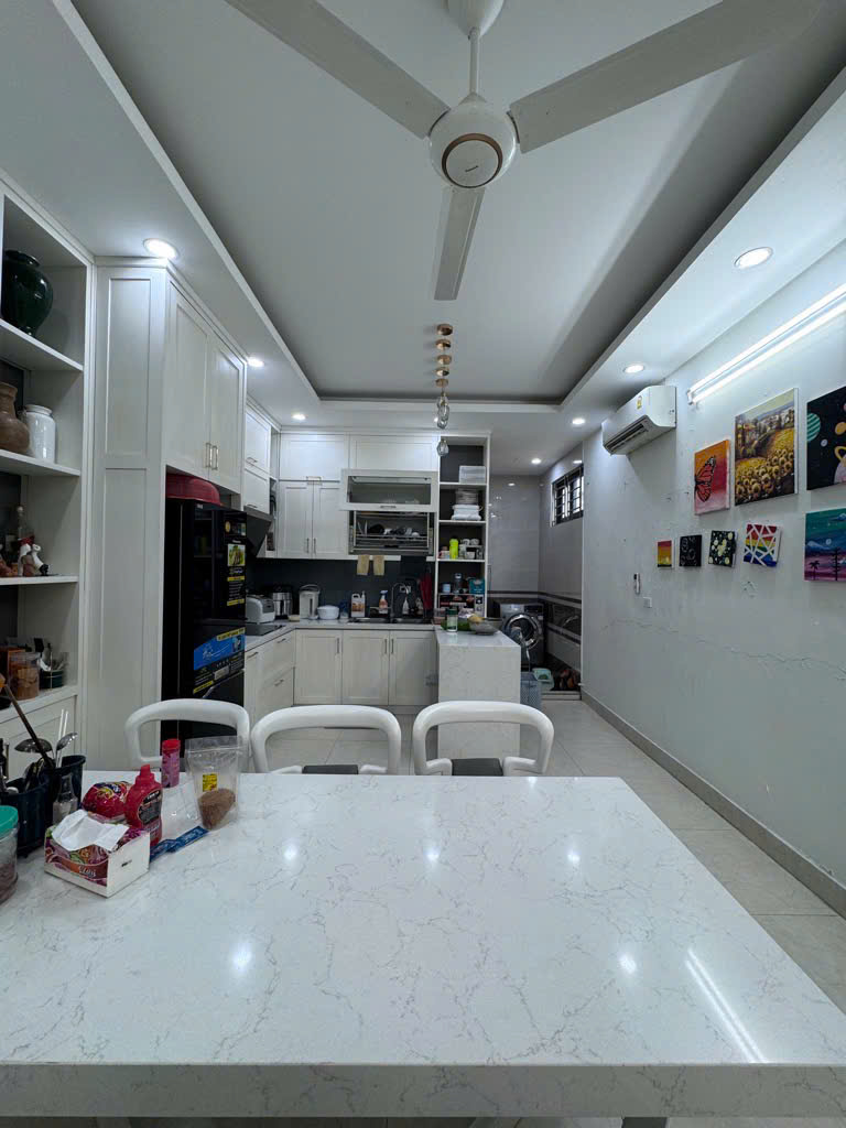 Bán nhà riêng đẹp 100 Trung Kính,57 m2, 4T, 6N, ô tô tránh,