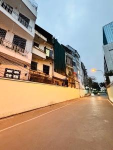 Siêu phẳmTrung Kính_63m2_3 mặt thoáng_Ô Tô đỗ cửa_4 tầng_4PN_ Giá 21.5 tỷ