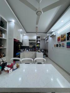 Bán nhà riêng đẹp 100 Trung Kính,57 m2, 4T, 6N, ô tô tránh,