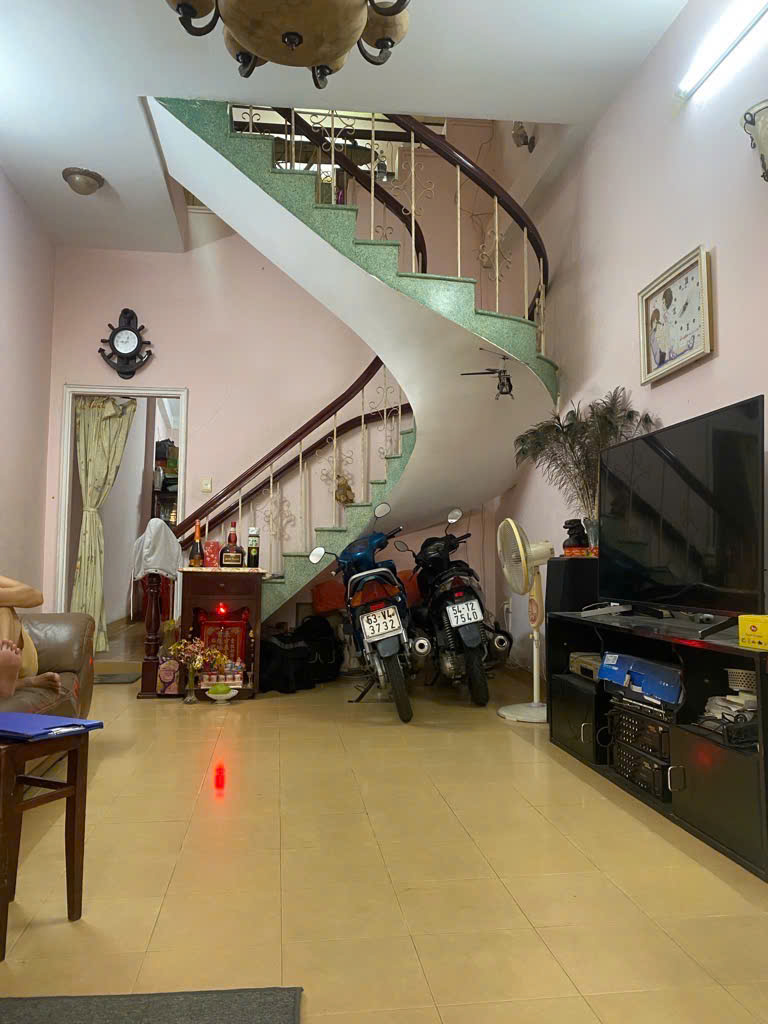 NHÀ MT HẺM XH TRÁNH NHAU - ÂU DƯƠNG LÂN P2 GIÁ CHỈ 8 TỶ
