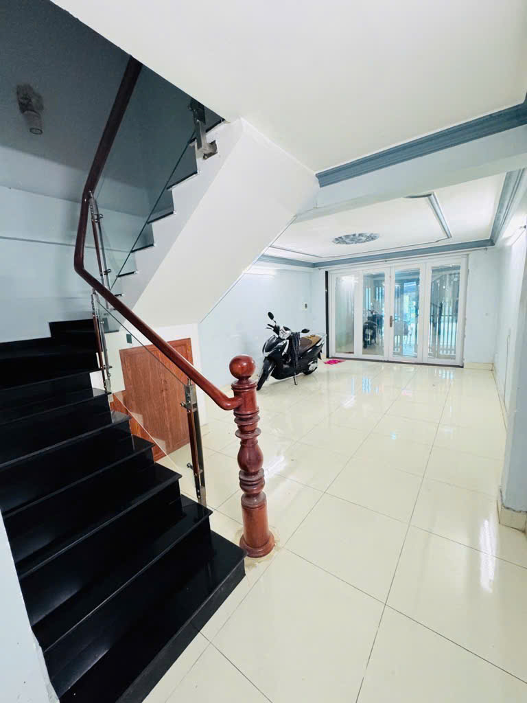 BÁN NHÀ 2 TẦNG NGAY CHỢ PHÚ ĐỊNH 60M2 GIÁ 6,5 TỶ