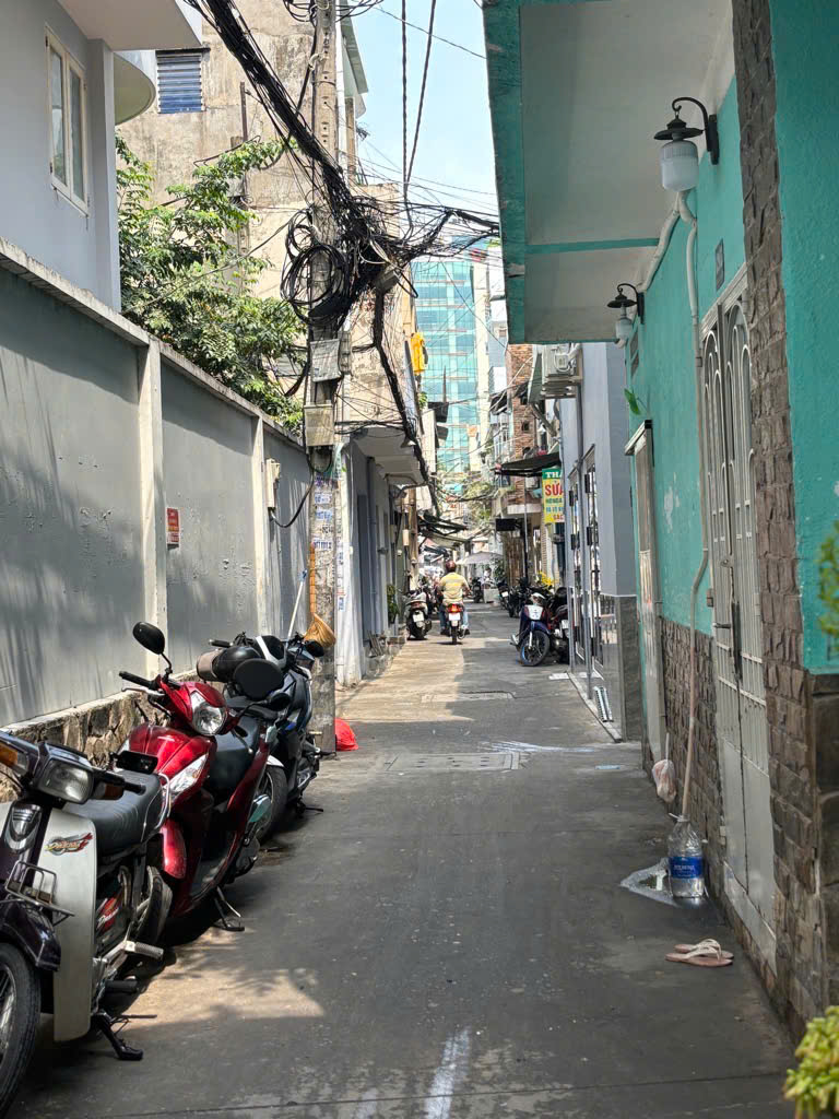 Bán nhà hẻm góc 2 tầng Cách mạng tháng 8 quận 10 giá 3,5 tỷ