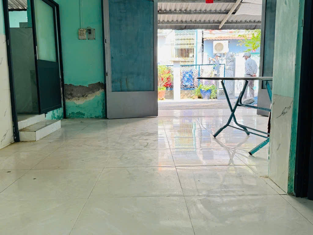 Ngọp bank nhà ngang 9M đường Phú Định giá 5 tỷ nhỉnh