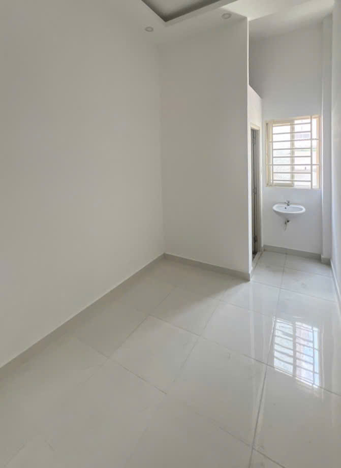 Sau nhà mặt tiền Tùng Thiện Vương 30m2 giá 3.X tỷ TL