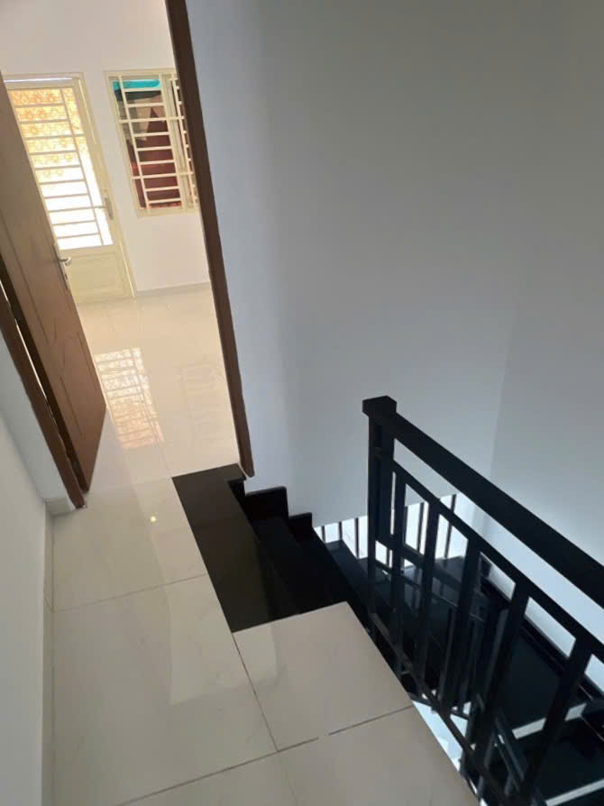Sau nhà mặt tiền Tùng Thiện Vương 30m2 giá 3.X tỷ TL