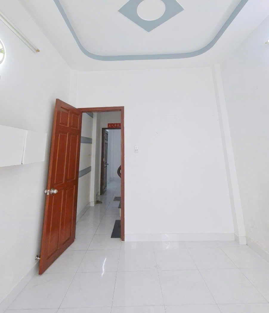 Bán nhà 3 tầng ngay chợ Vạn Nguyên đường Mễ Cốc giá tốt