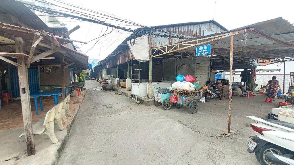 Bán nhà góc 2 tầng ngay chợ Rạch Cát Quận 8 giá 2,7 tỷ còn TL