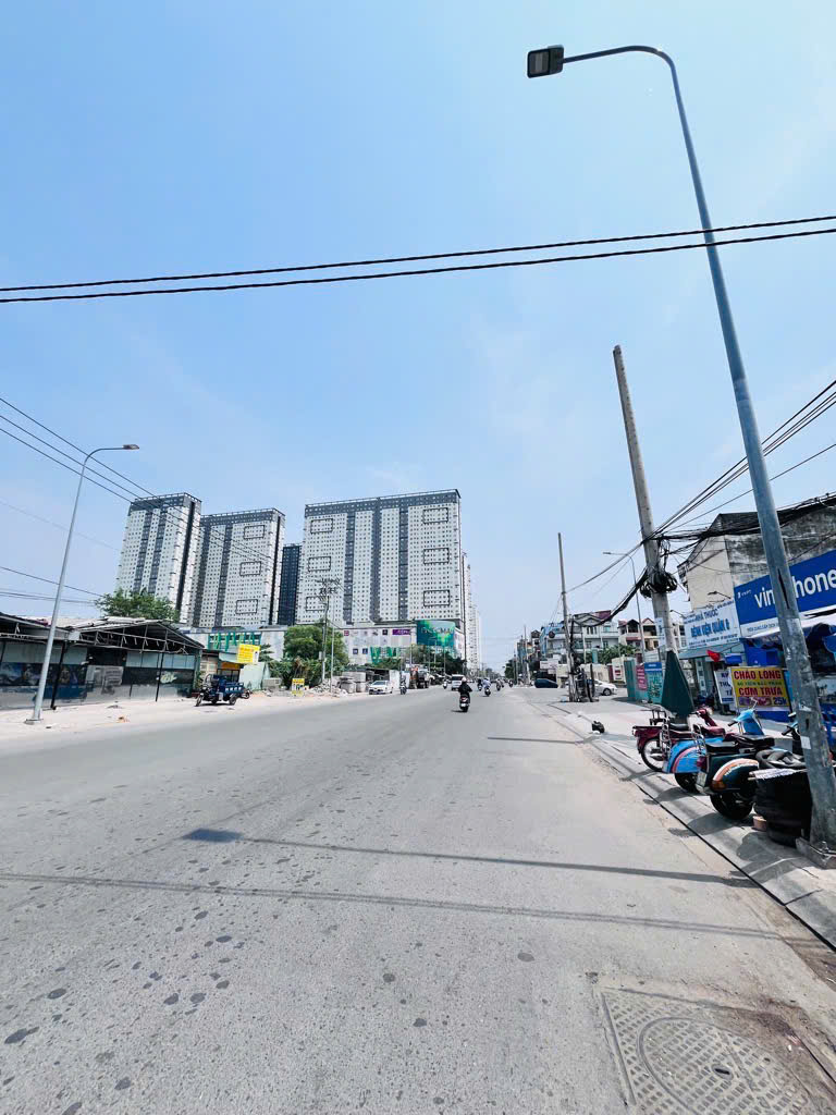 BÁN GẤP NHÀ MẶT TIỀN KINH DOANH CAO LỖ 28M2 GIÁ 2,2T