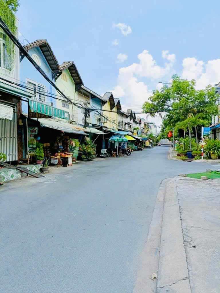 BÁN GẤP NHÀ MẶT TIỀN KINH DOANH CAO LỖ 28M2 GIÁ 2,2T