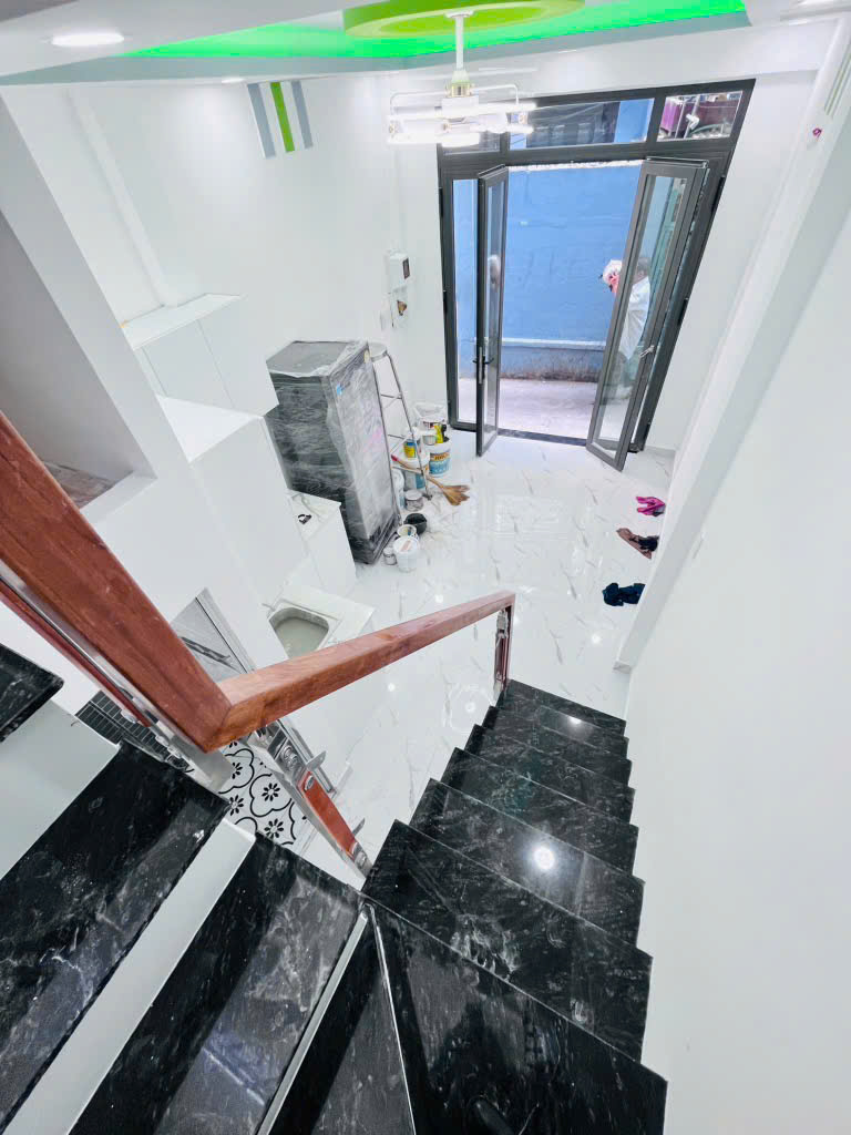 NHỎ XINH LUNG LINH 3 TẦNG HOÀI THANH QUẬN 8 GIÁ 2,38TY