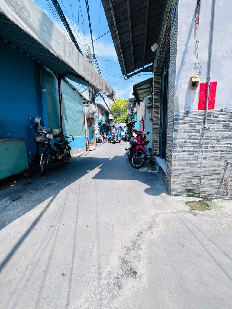 NHỎ XINH LUNG LINH 3 TẦNG HOÀI THANH QUẬN 8 GIÁ 2,38TY