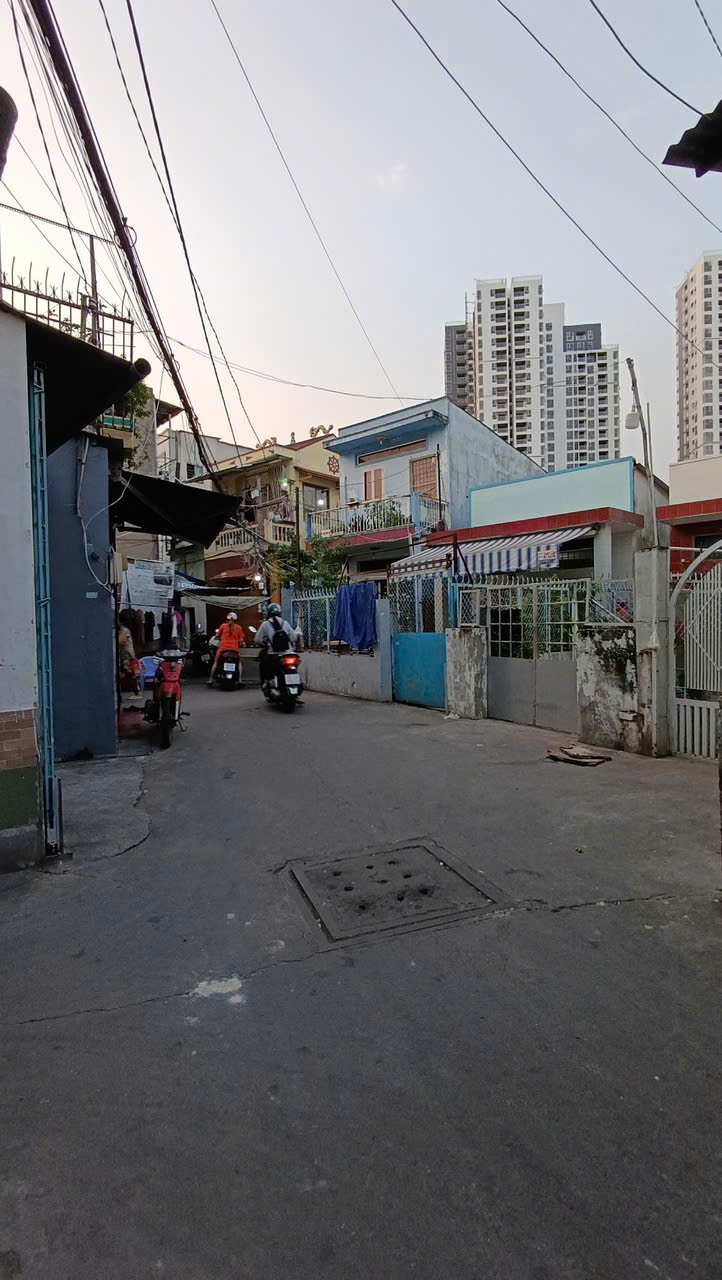 Bán nhà cũ tiện xây mới ngang 6,4mx12m Hoài Thanh Quận 8 giá 4 tỷ nhỉn