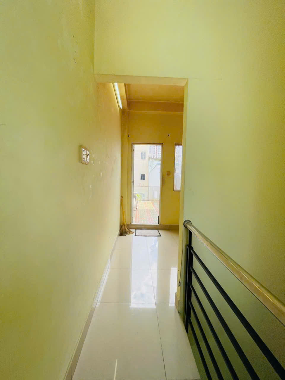 Bán nhà 3 tầng đúc kiên cố giáp Q5, Trần Văn Thành P8Q8 nhỉn 5 tỷ