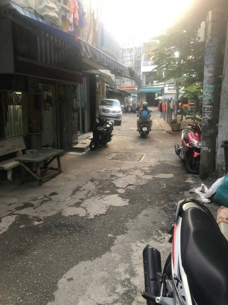 Ngay vòng xoay Phú Lâm, nhà 4,6m x9m đường Bà Hom Q6 giá 4,65 tỷ