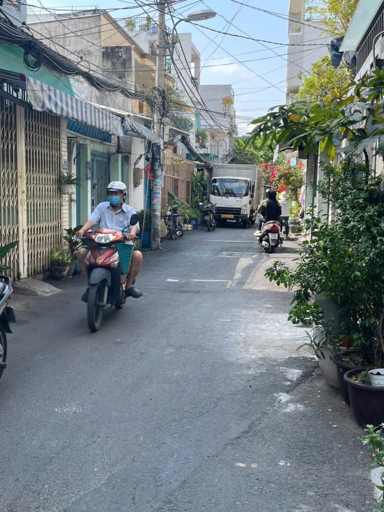 Nhà 2 tầng mới, cách 1 căn hẻm xe hơi, Tân hòa đông quận 6