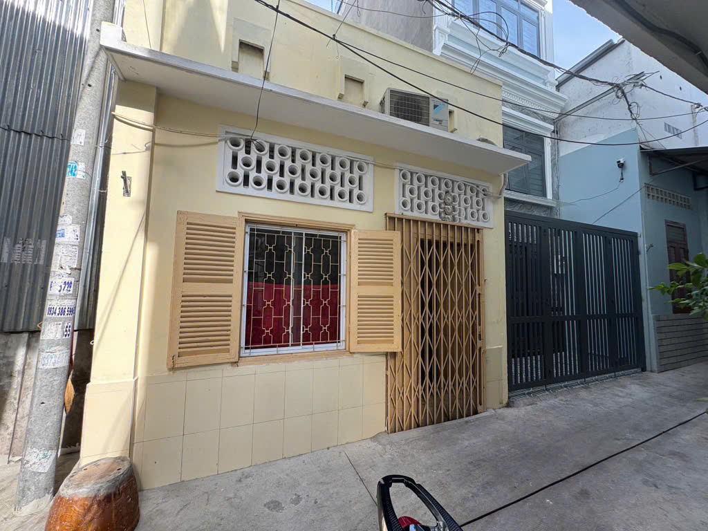Bán nhà Trần Bình Trọng 3,8m x 10m, hẻm xe hơi cách 1 căn là mặt tiền đường Quận 5, giá tốt