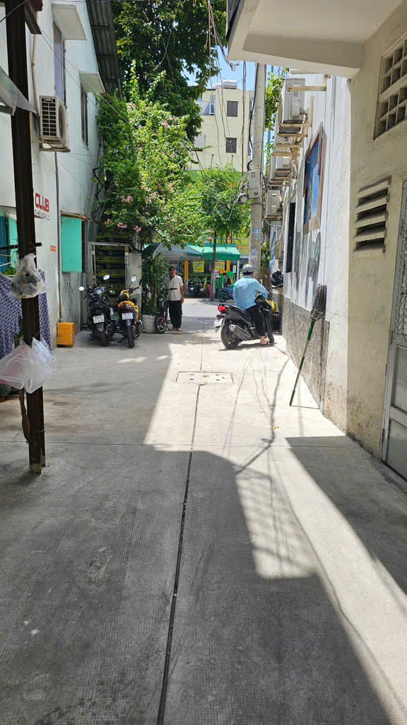 Bán nhà Trần Bình Trọng 3,8m x 10m, hẻm xe hơi cách 1 căn là mặt tiền đường Quận 5, giá tốt