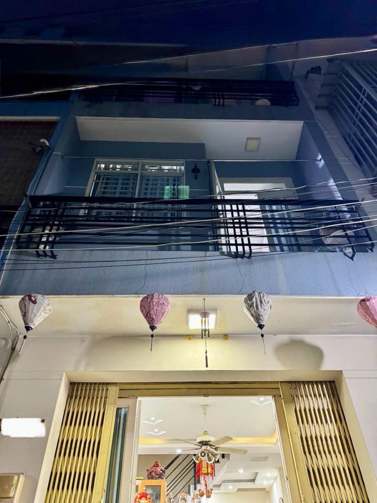 Bán nhà nhỏ 3 tầng sát đường Lương Văn Can Quận 8 giá nhỉn 4 tỉ