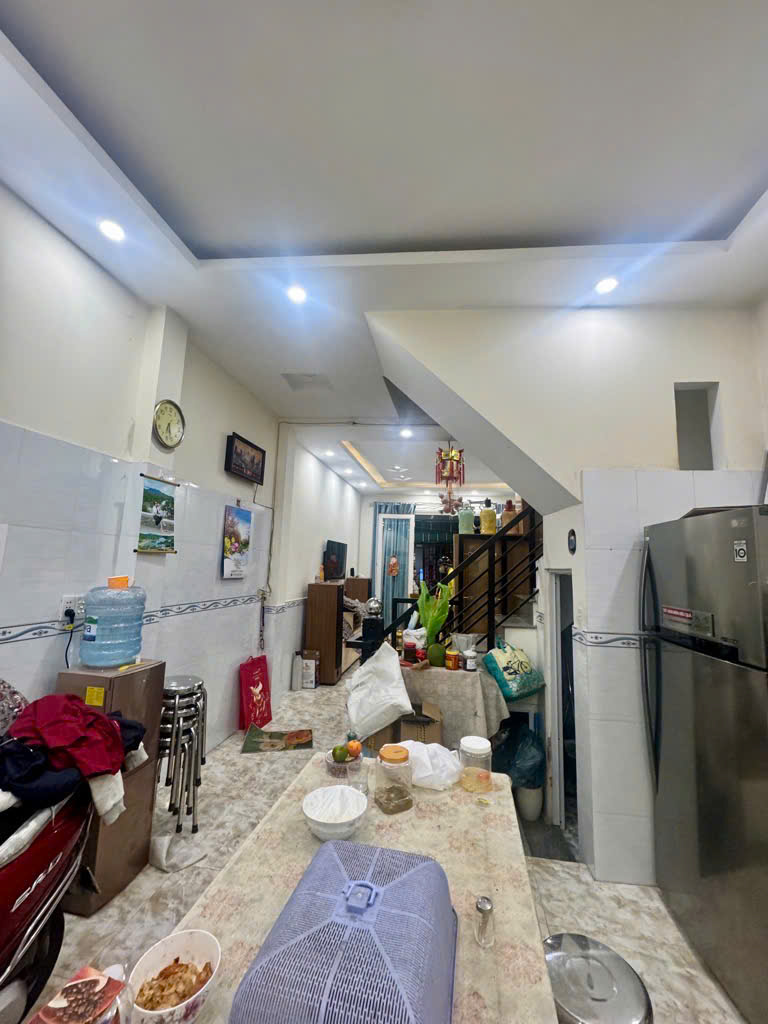 Bán nhà nhỏ 3 tầng sát đường Lương Văn Can Quận 8 giá nhỉn 4 tỉ