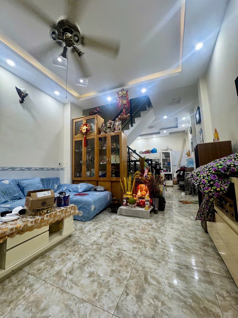 Bán nhà nhỏ 3 tầng sát đường Lương Văn Can Quận 8 giá nhỉn 4 tỉ