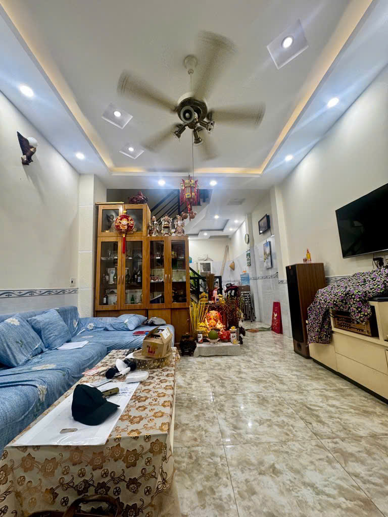 Bán nhà nhỏ 3 tầng sát đường Lương Văn Can Quận 8 giá nhỉn 4 tỉ
