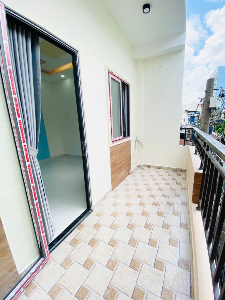 Nhà mới ở ngay, 4,3mX8m Mễ Cốc Q8 giá 3,87 tỉ