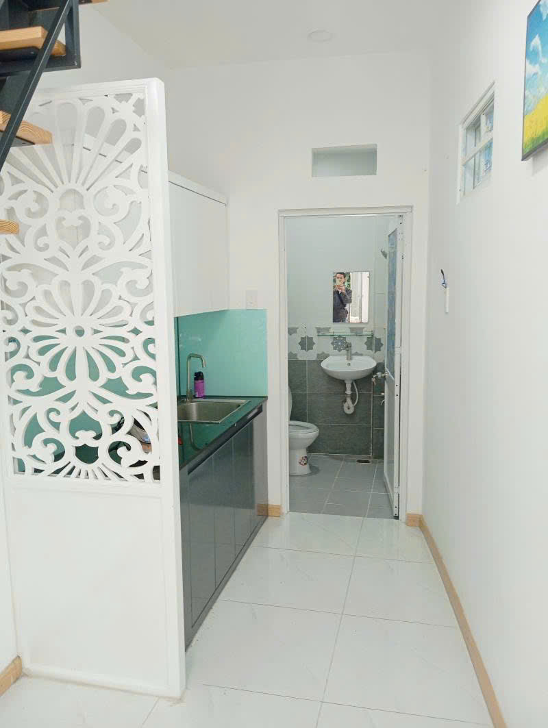 Nhà 2 tầng nhỏ xinh ngang (2,5x7)m Tùng thiện vương giá 1,95 tỉ