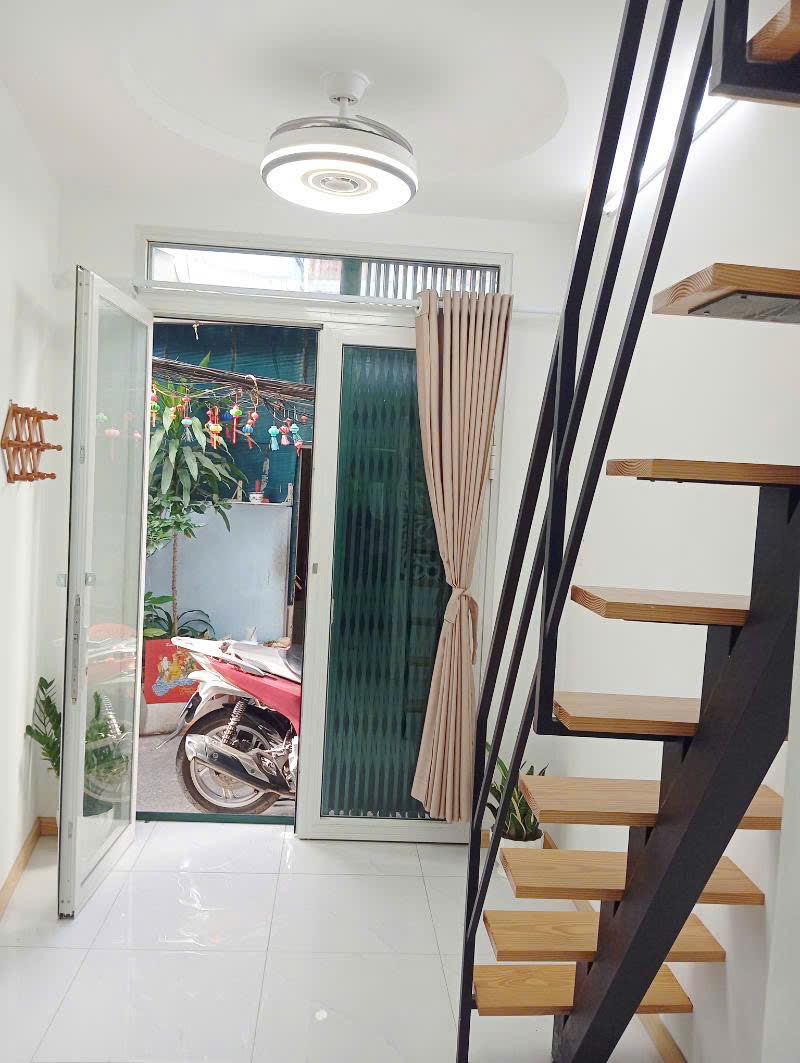 Nhà 2 tầng nhỏ xinh ngang (2,5x7)m Tùng thiện vương giá 1,95 tỉ