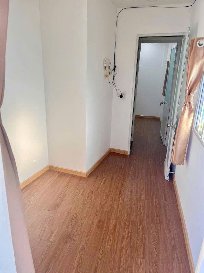 Nhà 2 tầng nhỏ xinh ngang (2,5x7)m Tùng thiện vương giá 1,95 tỉ