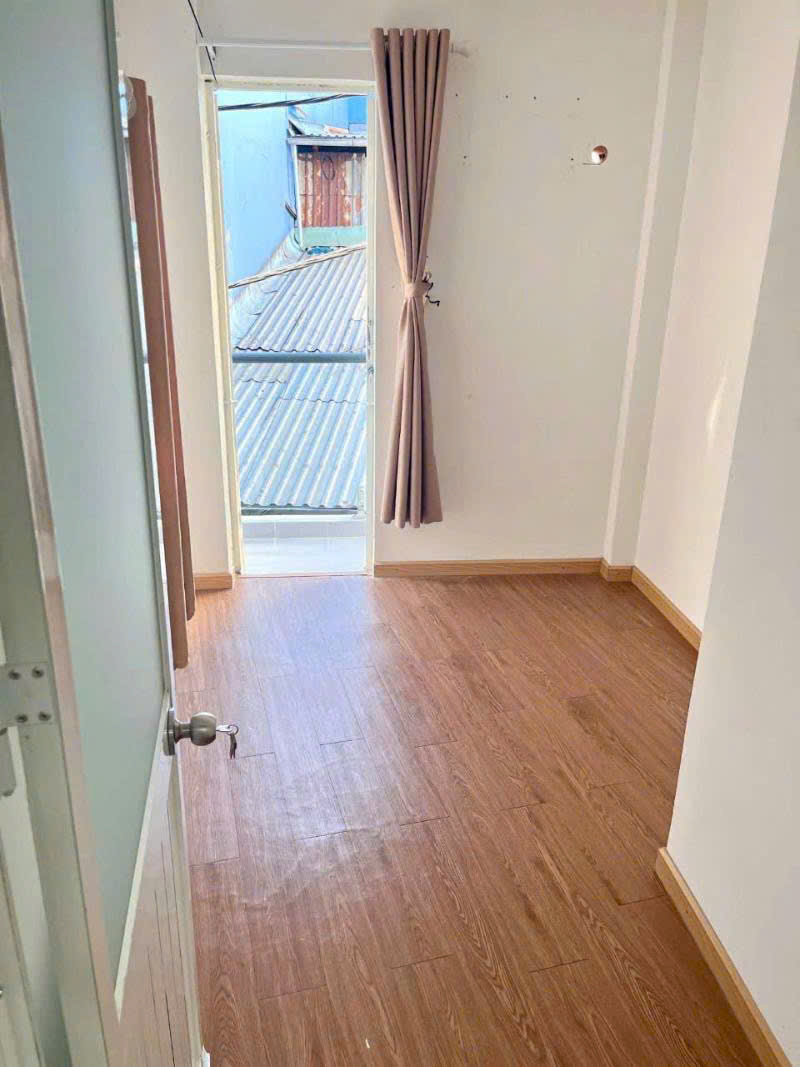 Nhà 2 tầng nhỏ xinh ngang (2,5x7)m Tùng thiện vương giá 1,95 tỉ