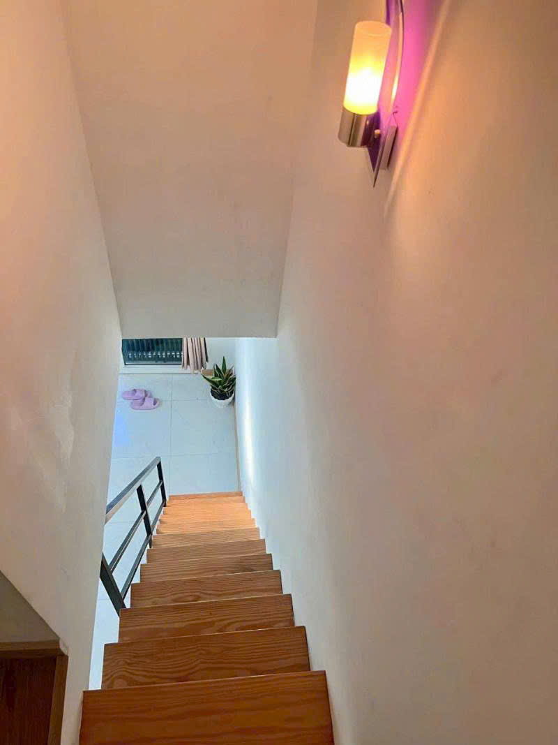 Nhà 2 tầng nhỏ xinh ngang (2,5x7)m Tùng thiện vương giá 1,95 tỉ