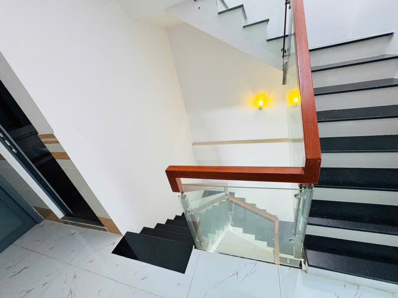 Nhà đẹp 4 tầng 68m2 - Bình đông Quận 8 - Gía 5,35 tỉ