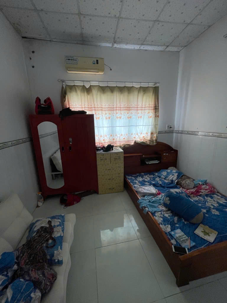 Bán nhà đúc kiên cố  2 tầng Bình chánh Đoàn Nguyên tuấn giá 2,2 tỷ