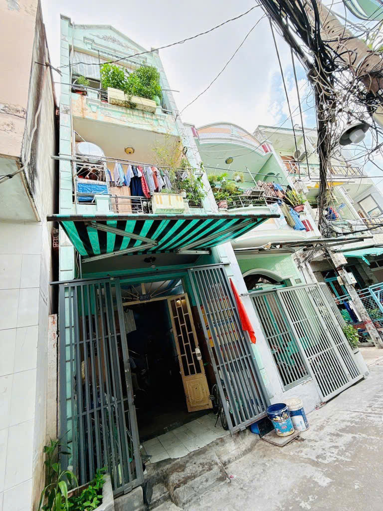 Bán gấp nhà nở hậu Bình đông Quận 8 giá 3,98 tỉ