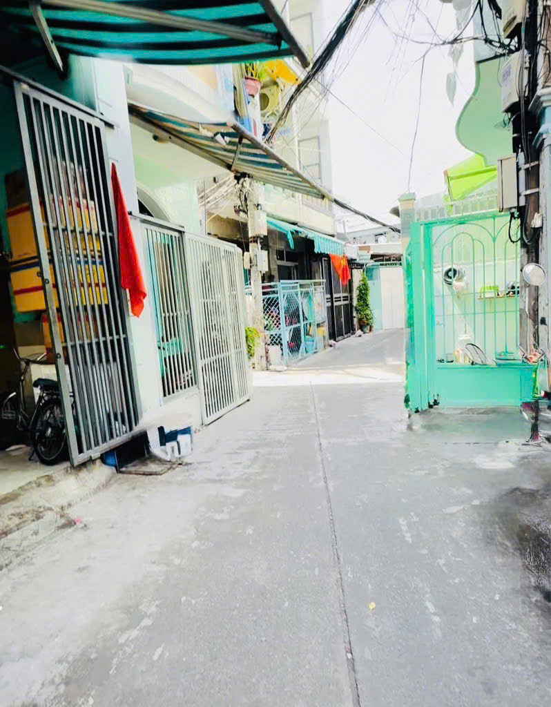 Bán gấp nhà nở hậu Bình đông Quận 8 giá 3,98 tỉ