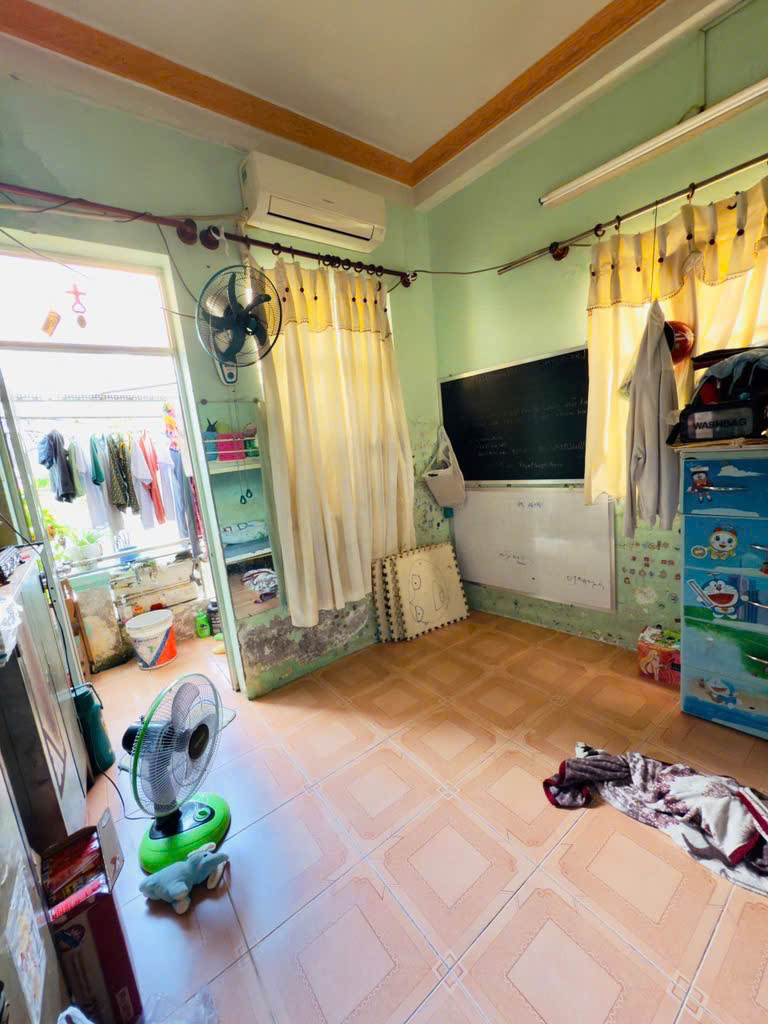 Bán gấp nhà nở hậu Bình đông Quận 8 giá 3,98 tỉ