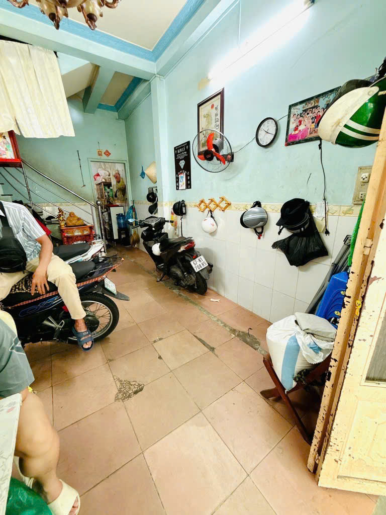 Bán gấp nhà nở hậu Bình đông Quận 8 giá 3,98 tỉ