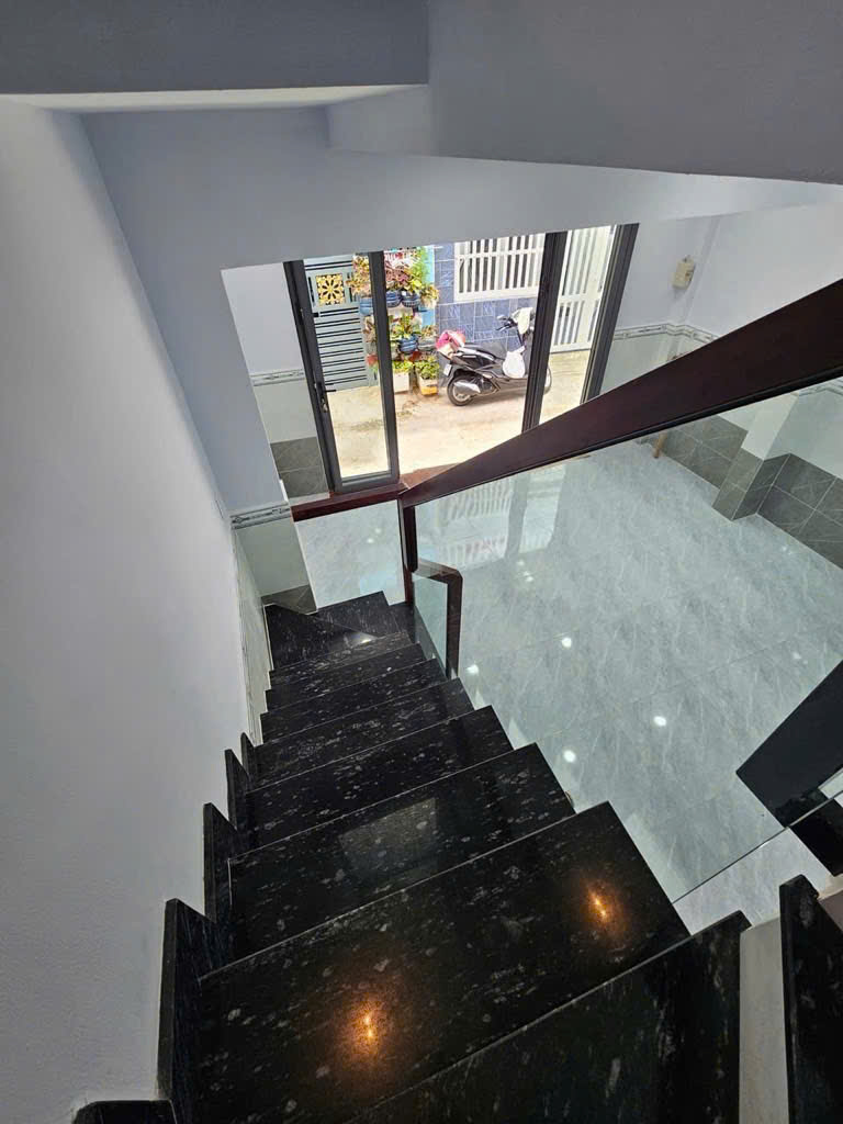 Xách vali vào ở ngay - 40m2 Huỳnh tấn phát Quận 7 giá 3,79 tỉ