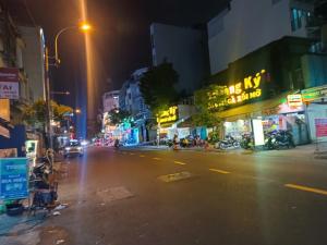 5 Bước chân là ra mặt tiền Huỳnh Mẫn Đạt Quận 5, nhà 4 tầng giá 8 tỷ