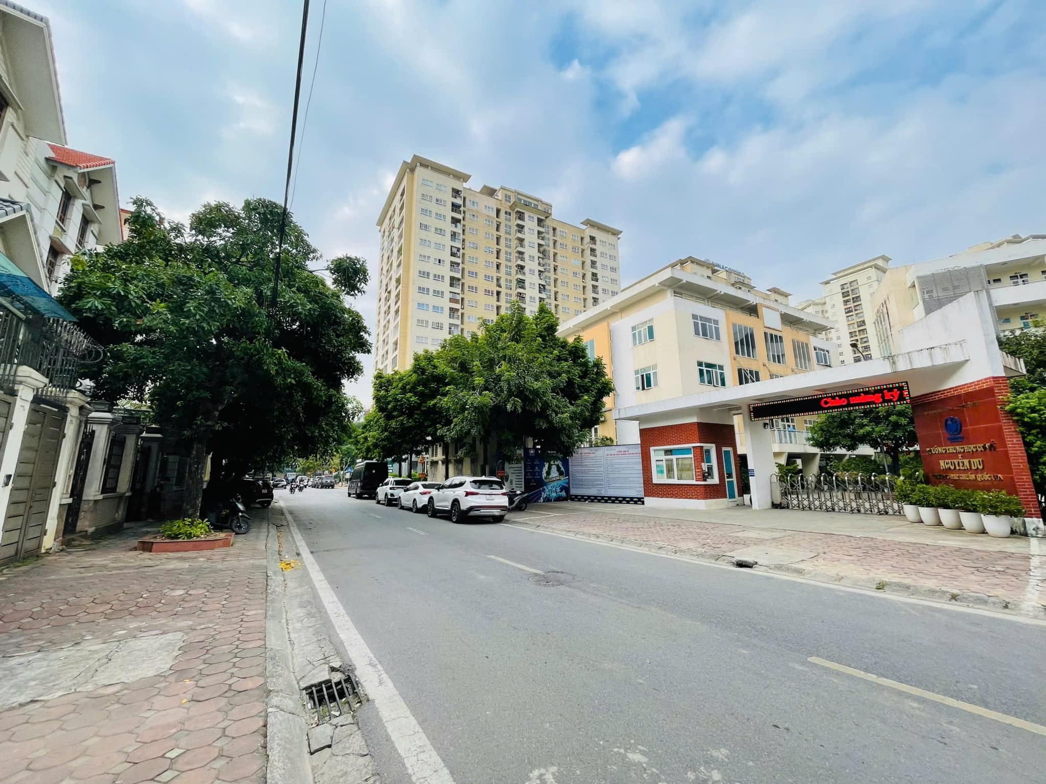 Bán biệt thự Song lập Khu nhà ở Trung Văn gần Vinhomes Green Bay Mễ Trì