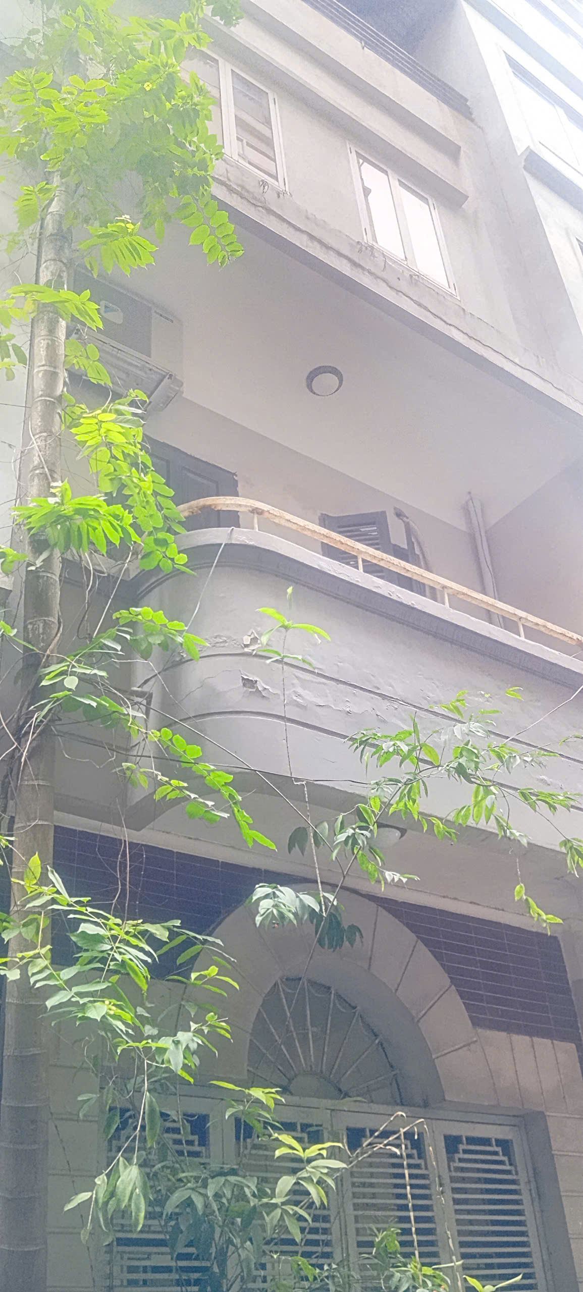 TRUNG TÂM CẦU GIẤY - NHÀ DÂN XÂY - 5 TẦNG - NGÕ NÔNG RỘNG - 42M2 - 9 TỶ